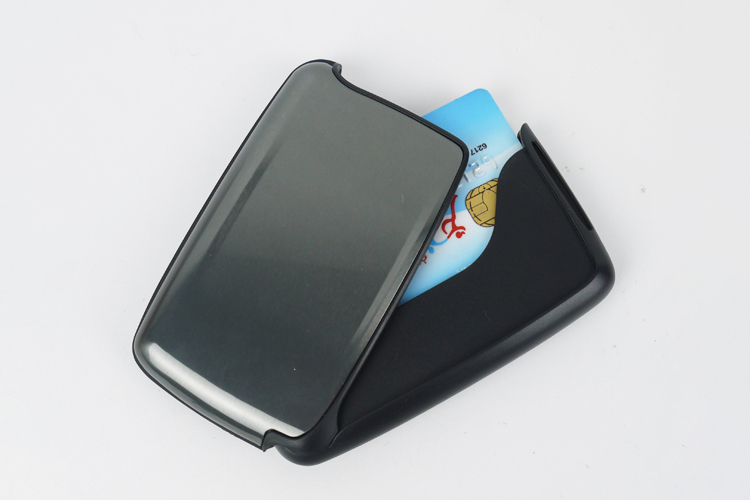 A bheil RFID a’ bacadh wallets luachmhor?